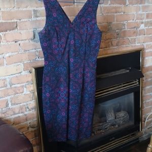 Beautiful form-fitting Banana Republic dress